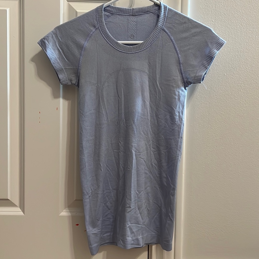 Lululemon Swiftly Tech Short Sleeve light blue size 6